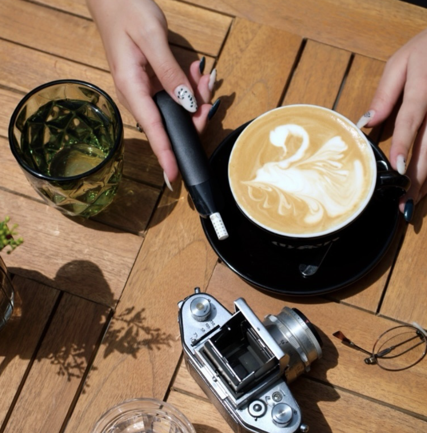 Pentru cei care apreciază aromele clasice, Premium Tobacco aduce note subtile de tutun lemnos, perfecte pentru a oferi un sentiment de stabilitate și rafinament.